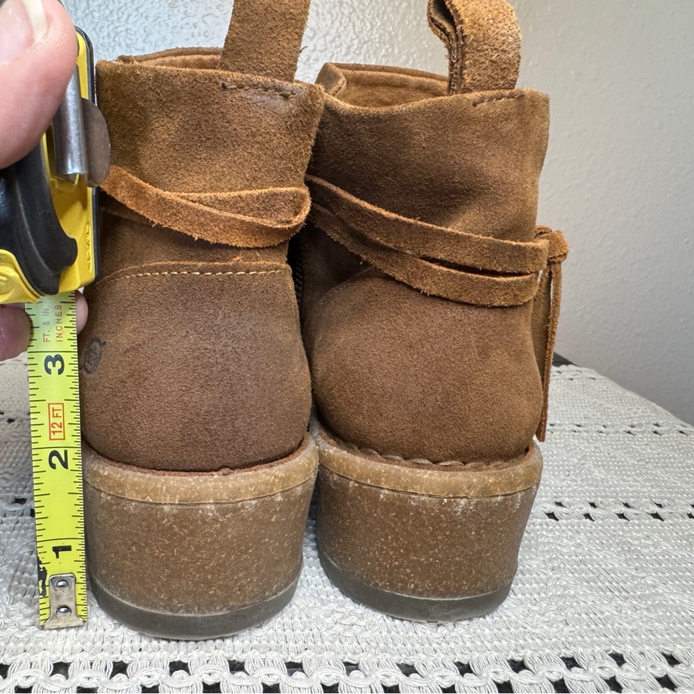 Born Women’s Vaughn Brown Suede Ankle Boots - Picture 5 of 6